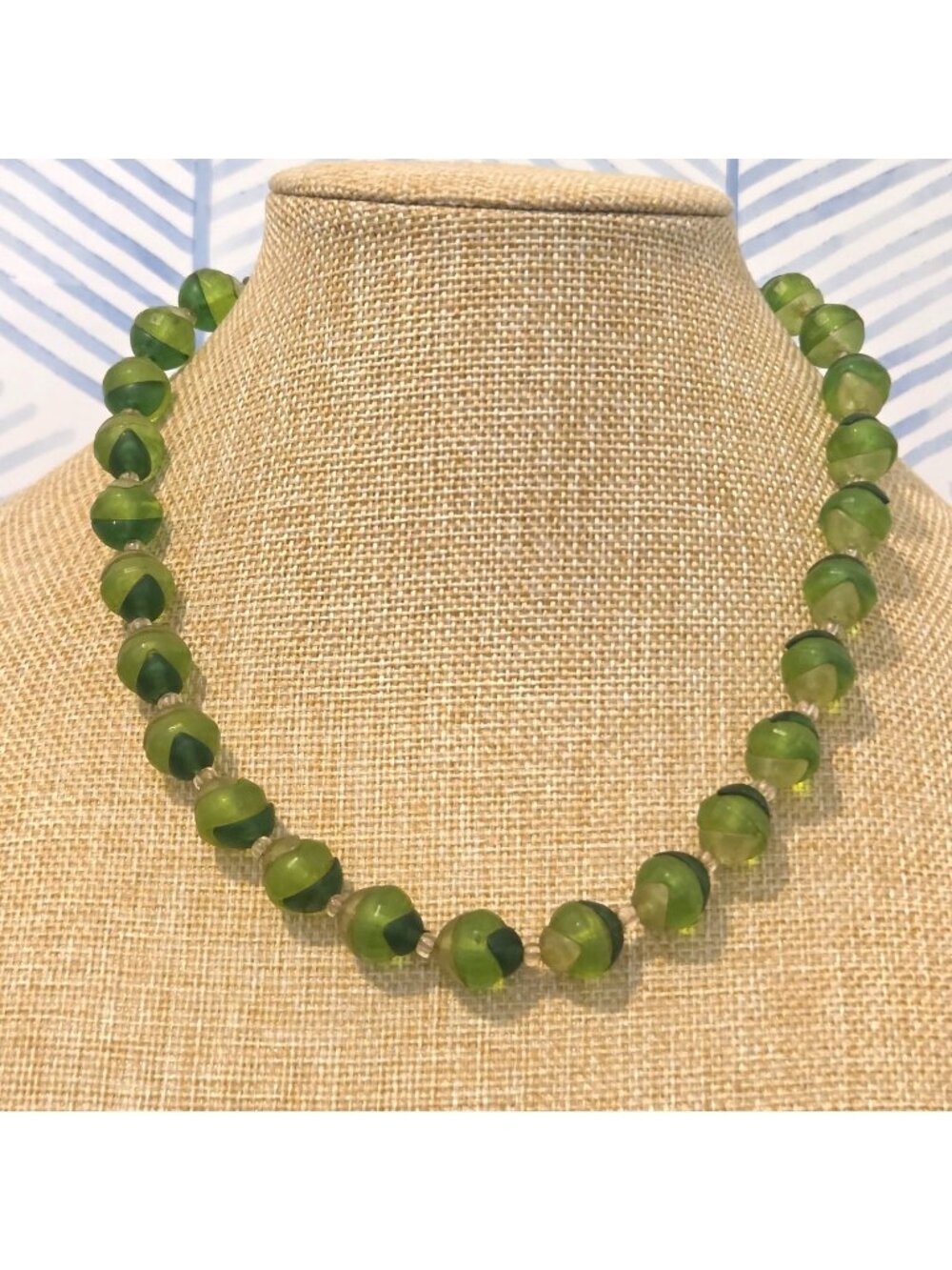 Sarah Coventry Vintage 80s Frosted Green Acrylic Beaded 18" Necklace
